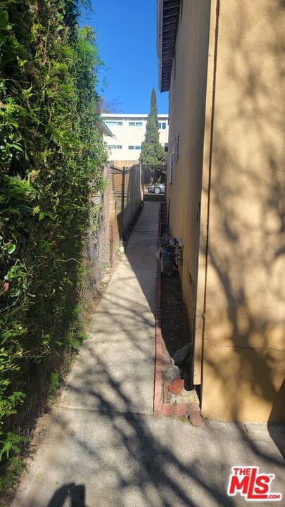 27th St, Los Angeles, CA 90018