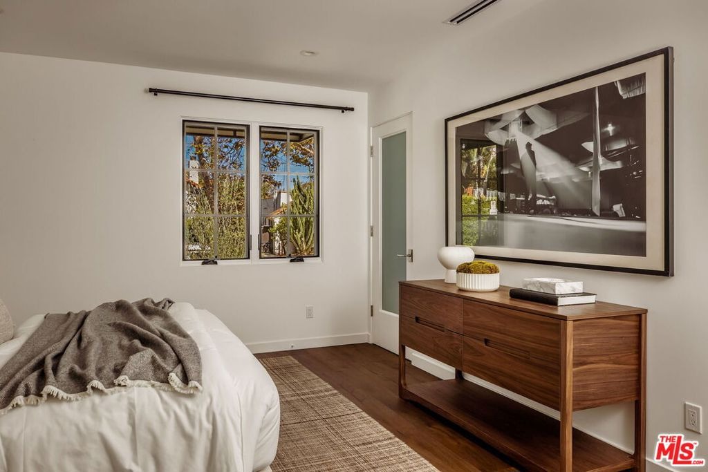 LA Jolla Ave, Los Angeles, CA 90048