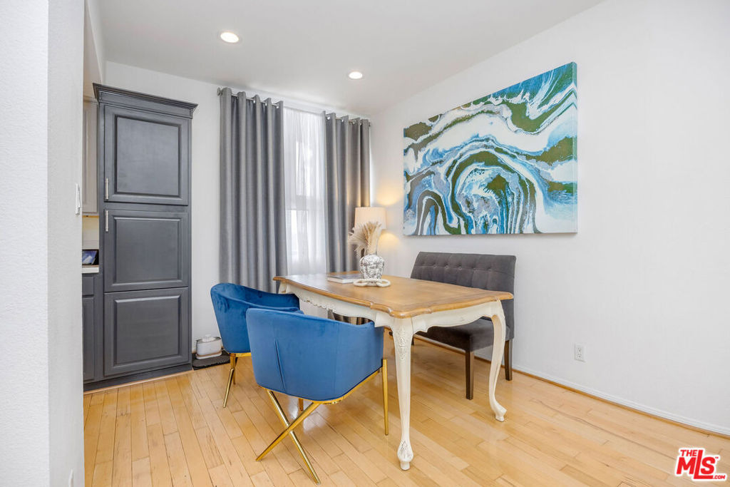 Kiowa Ave, Los Angeles, CA 90049