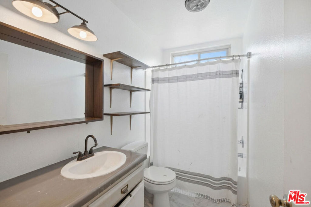Riverside Dr, Sherman Oaks, CA 91423