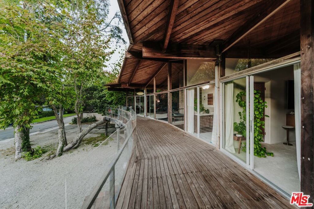 Hightree Rd, Santa Monica, CA 90402