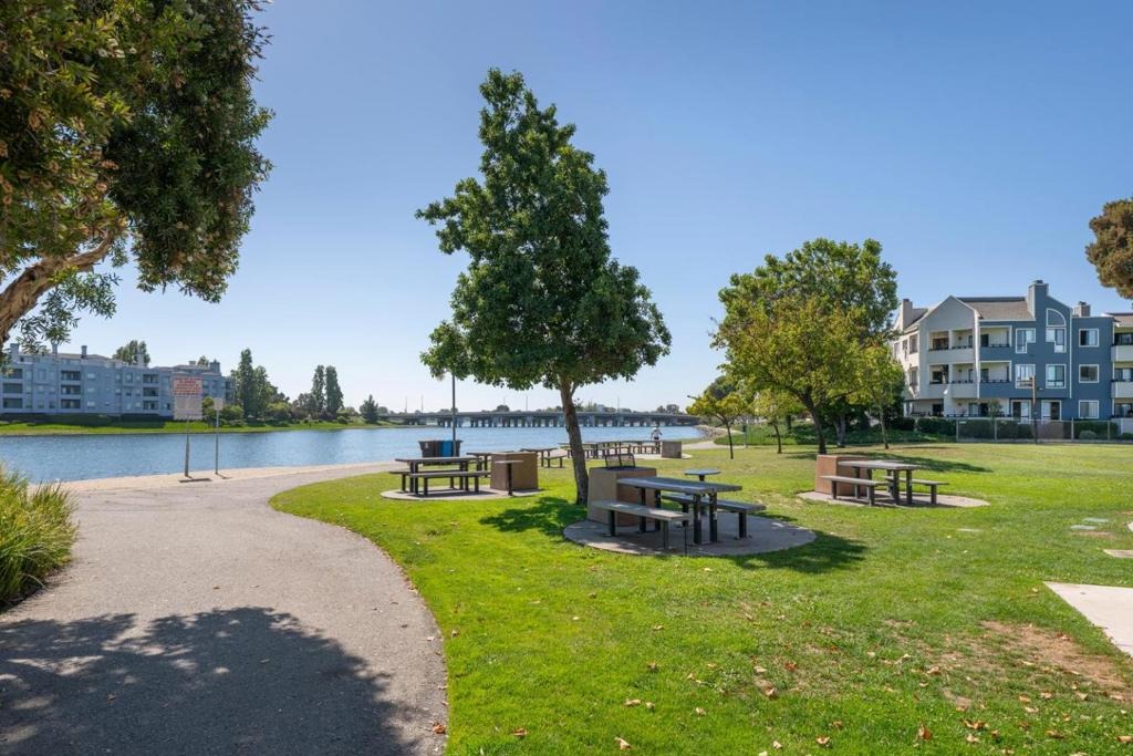 Day Ave, San Mateo, CA 94403