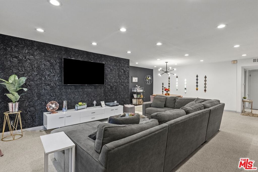 Hillpark Dr, Los Angeles, CA 90068