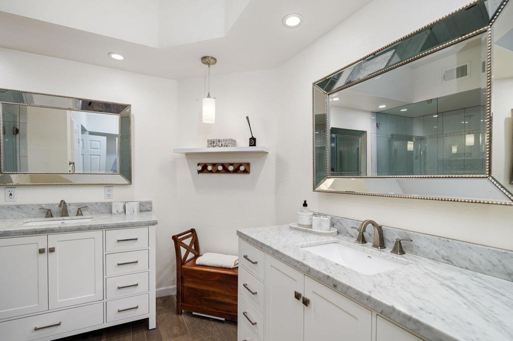 Vista Lago Cir, Palm Desert, CA 92211