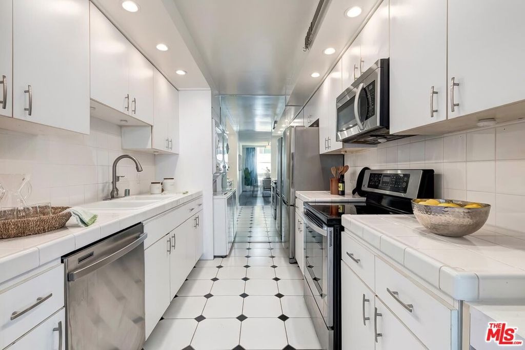 Flores St, West Hollywood, CA 90069 #1