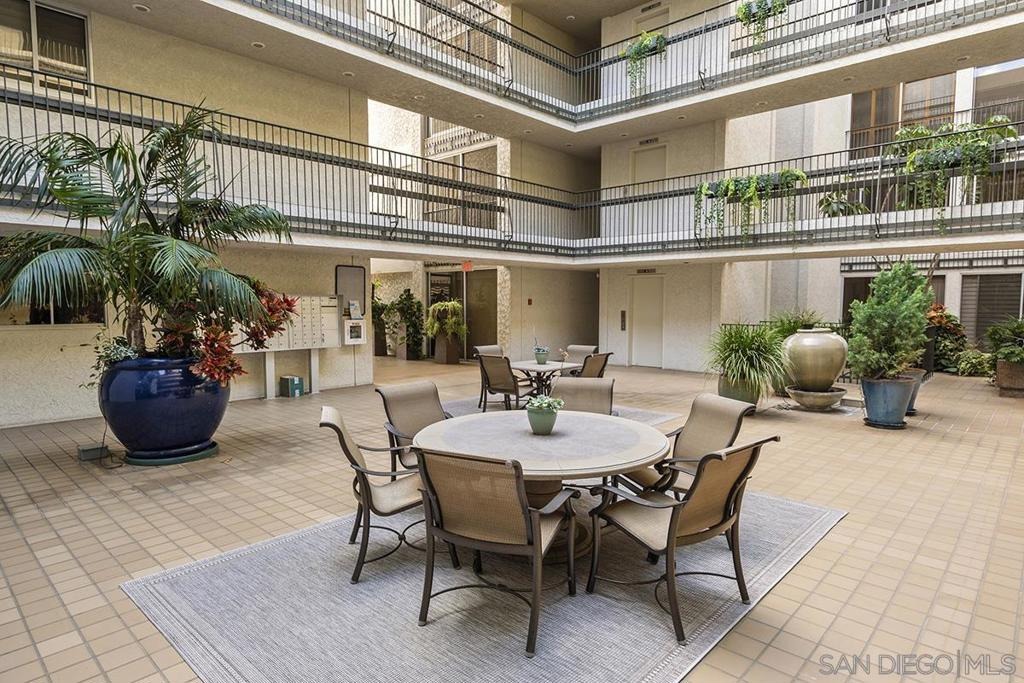 Eads Ave, LA Jolla, CA 92037