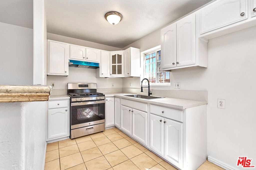 San Pedro St, Los Angeles, CA 90061