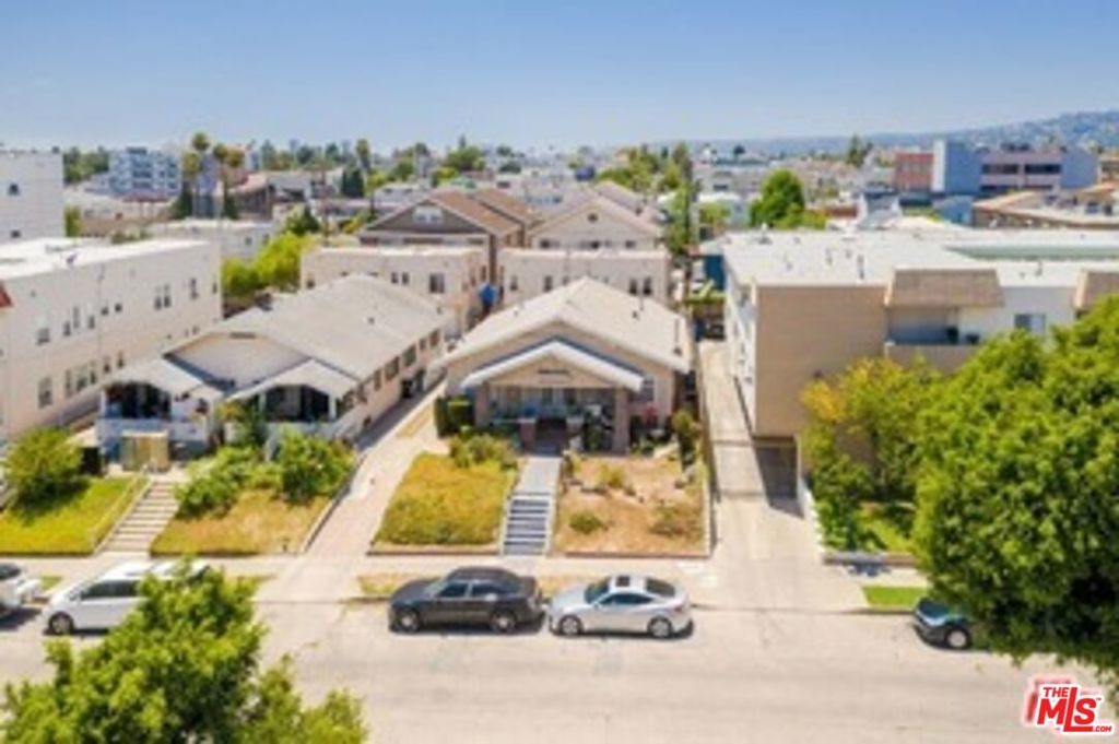 Serrano Ave, Los Angeles, CA 90004