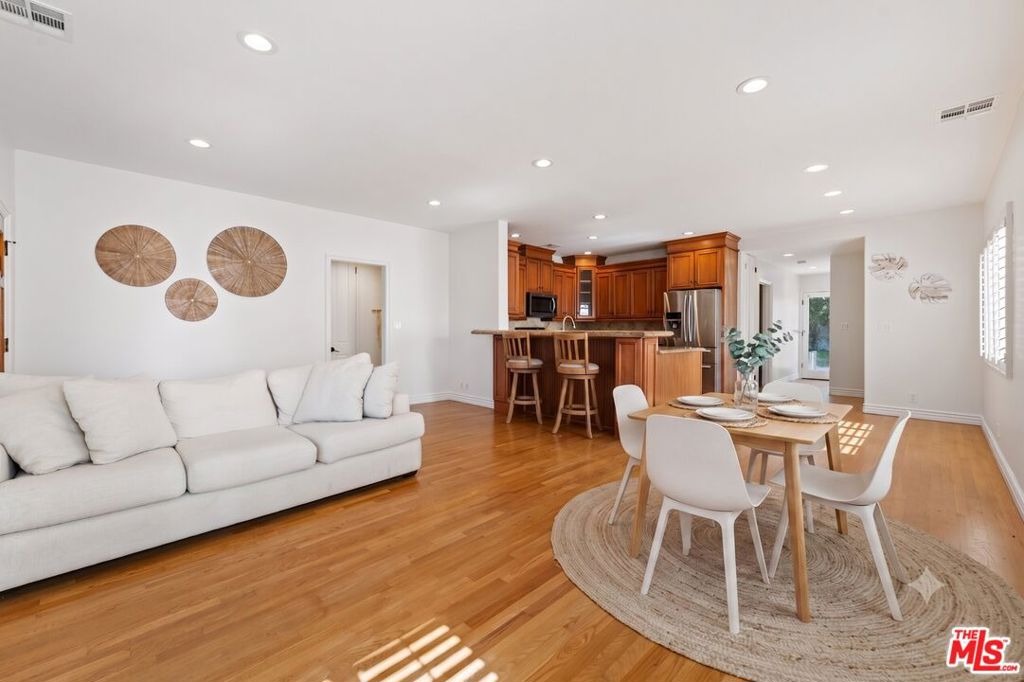 8th St, San Pedro, CA 90731