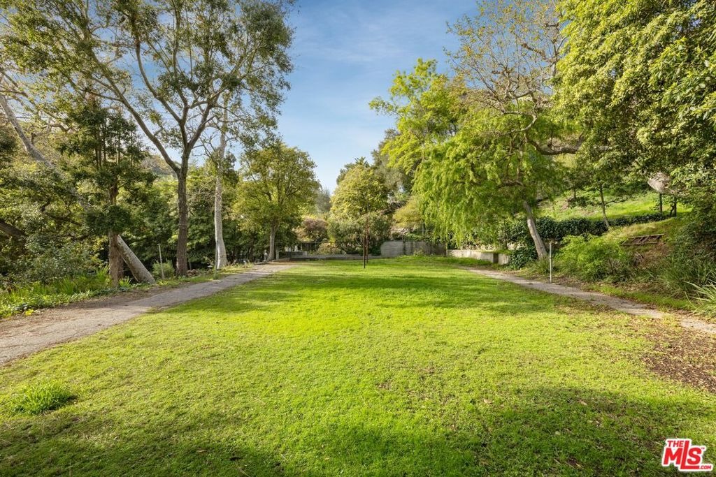 Stone Canyon Rd, Los Angeles, CA 90077