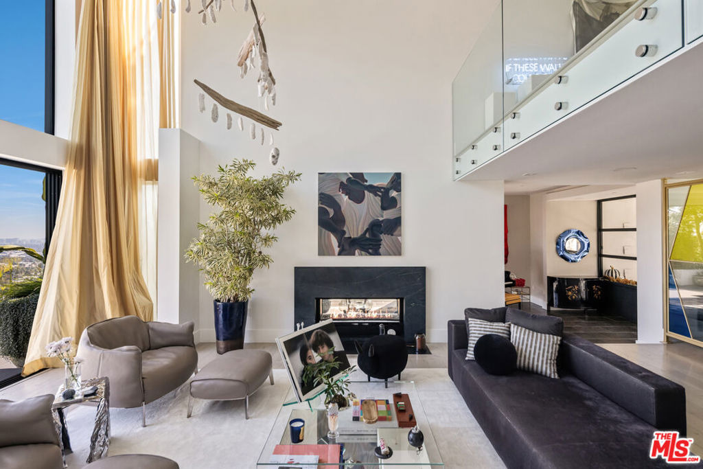 Laurel View Dr, Los Angeles, CA 90069