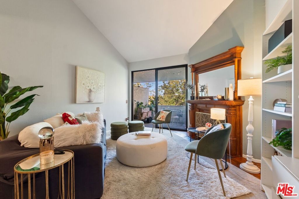 Barham Blvd, Los Angeles, CA 90068