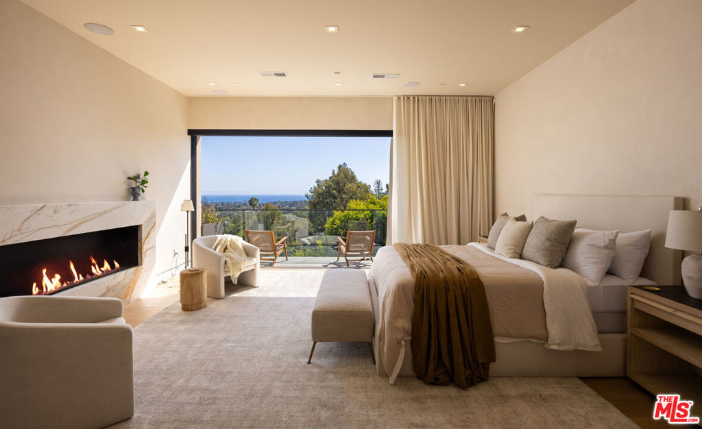 Tigertail Rd, Los Angeles, CA 90049