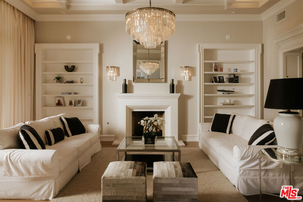 Doheny Dr, Los Angeles, CA 90069