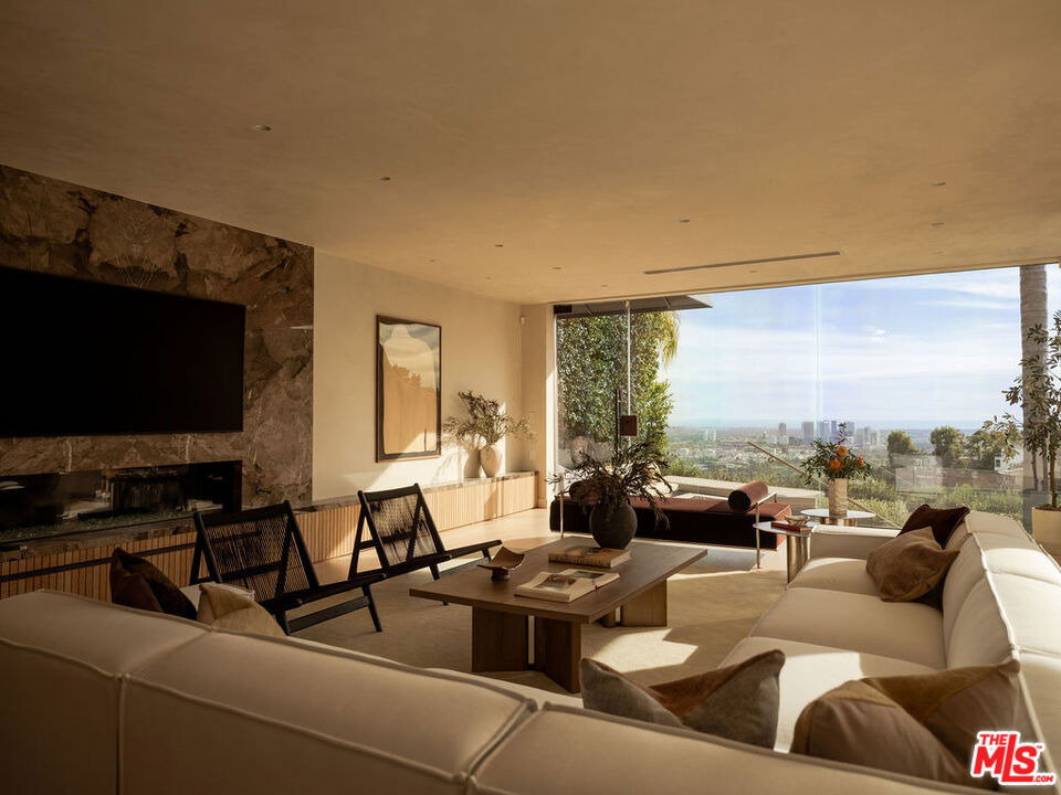 Viewmont Dr, Los Angeles, CA 90069