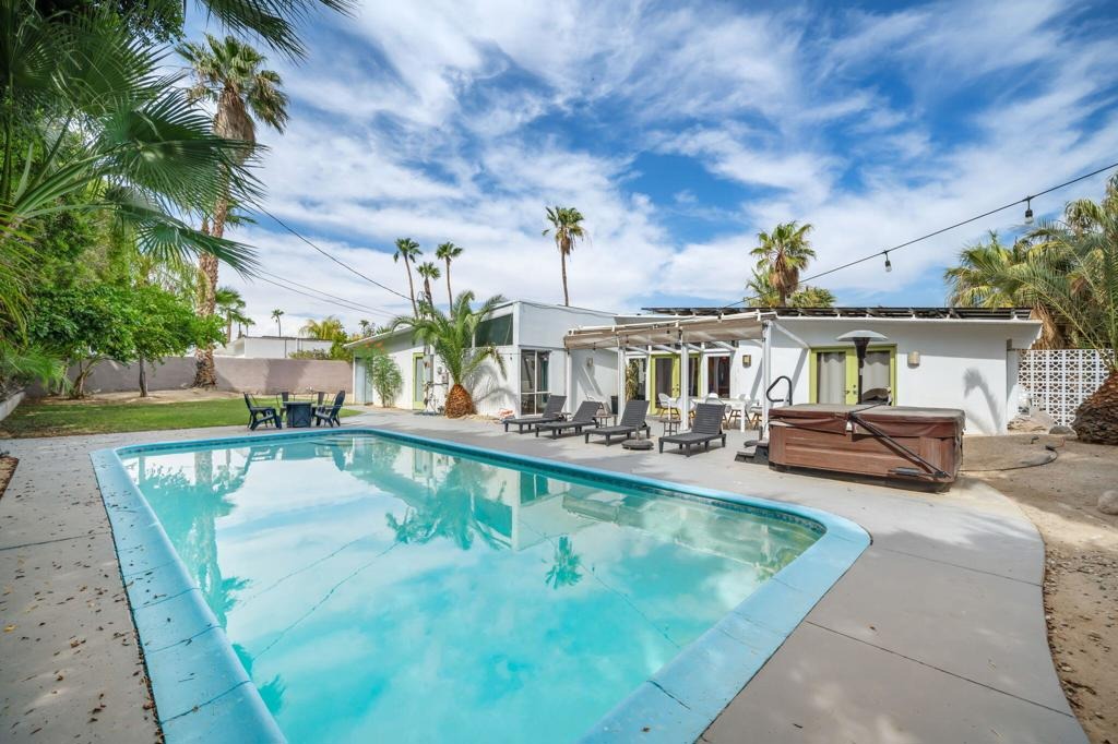 Wyman Dr, Palm Springs, CA 92262