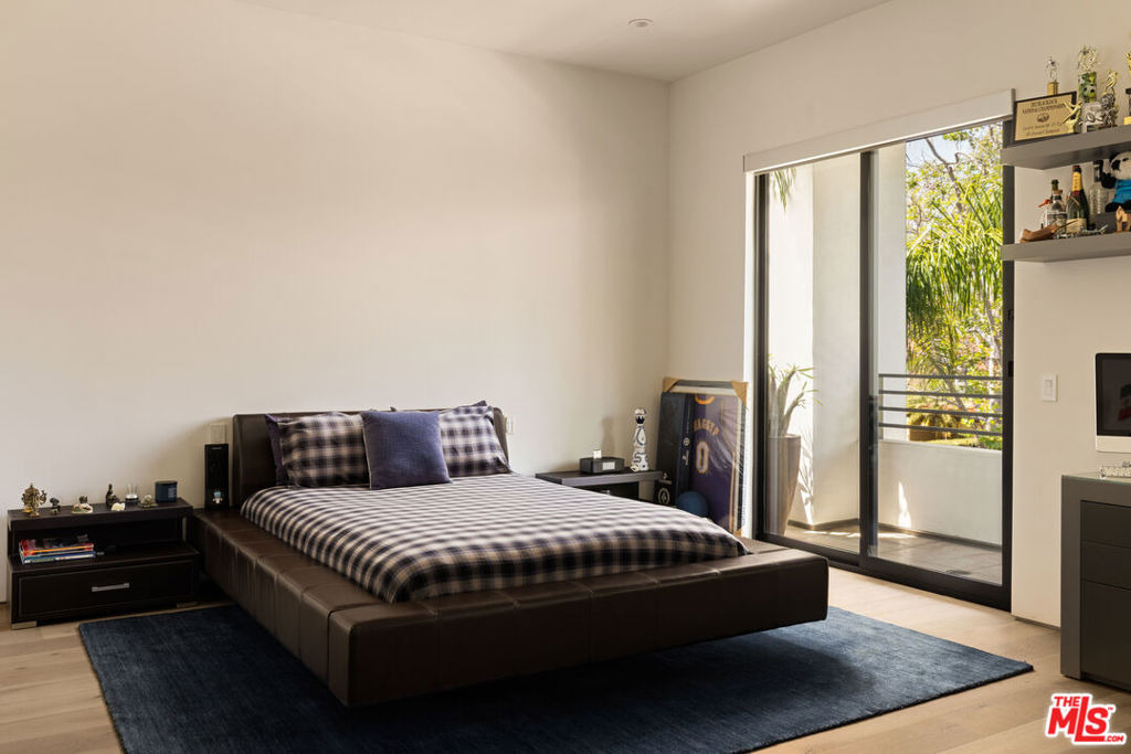 Harper Ave, Los Angeles, CA 90046