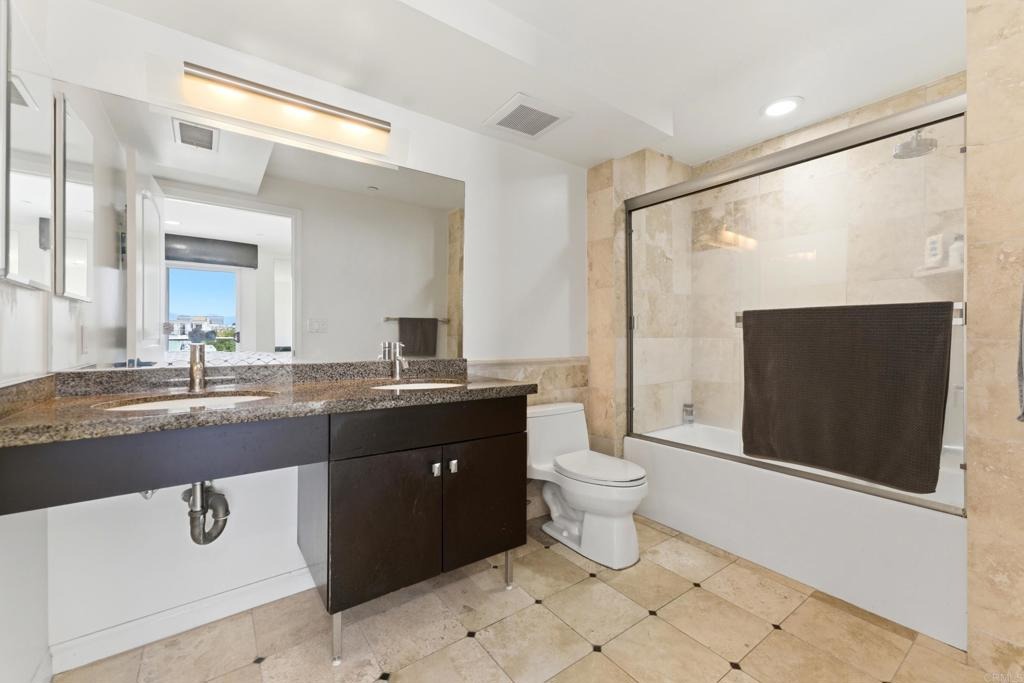 Oxford Ave, Los Angeles, CA 90006