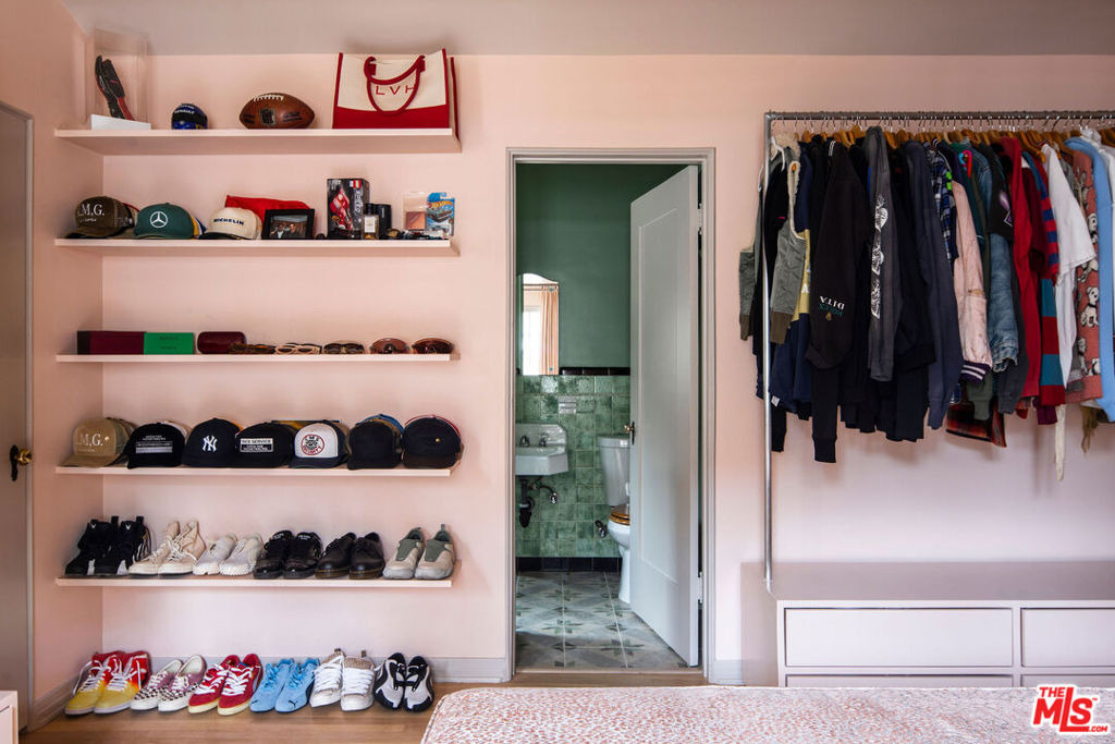 Canyon Dr, Los Angeles, CA 90068