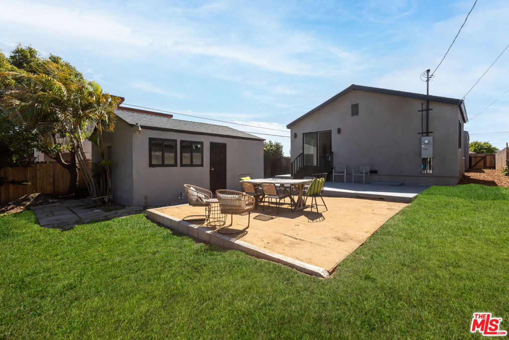 Cimarron St, Los Angeles, CA 90047