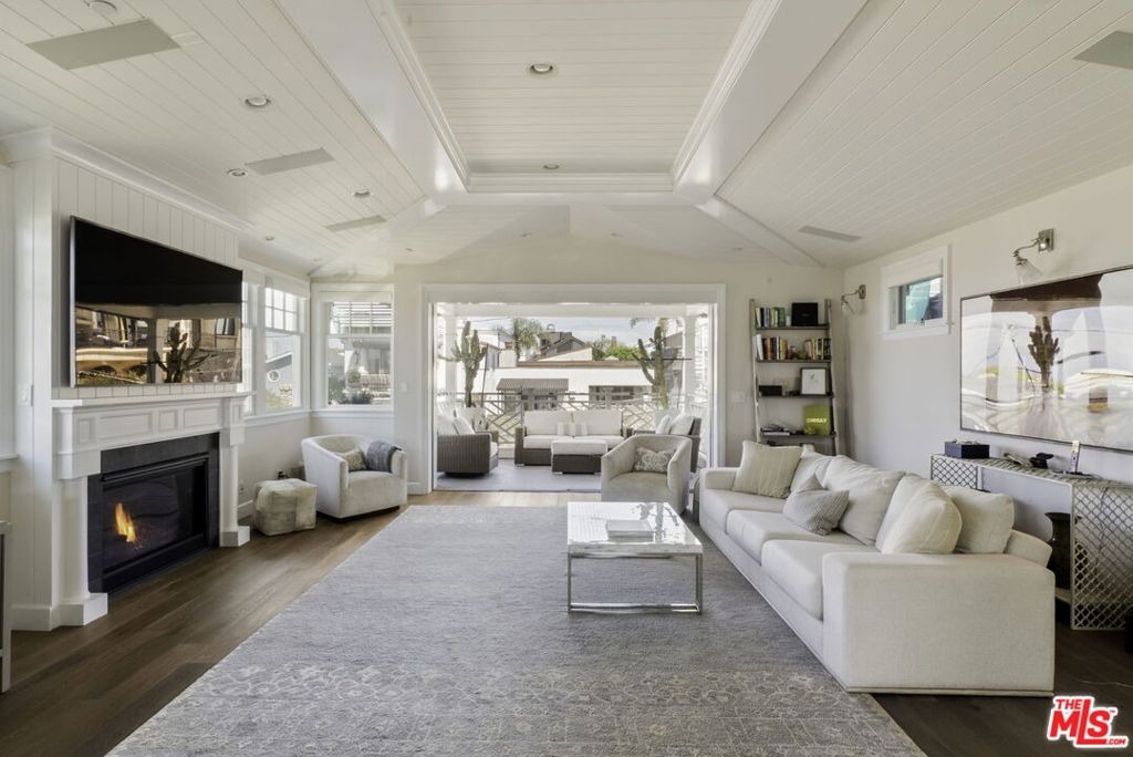 12th St, Manhattan Beach, CA 90266