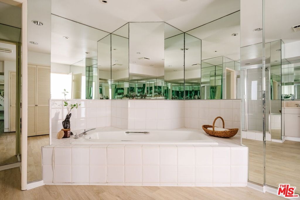 Palm Dr, Beverly Hills, CA 90212