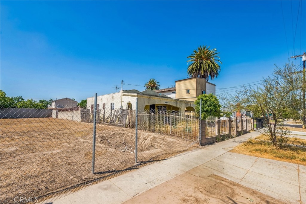 104th St, Los Angeles, CA 90003