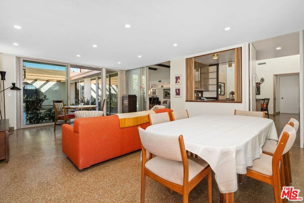 64th St, Los Angeles, CA 90056