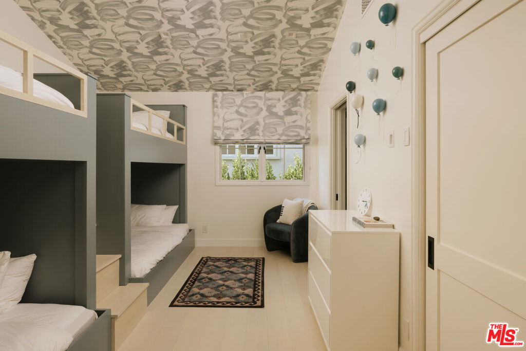 Via Cresta , Pacific Palisades, CA 90272