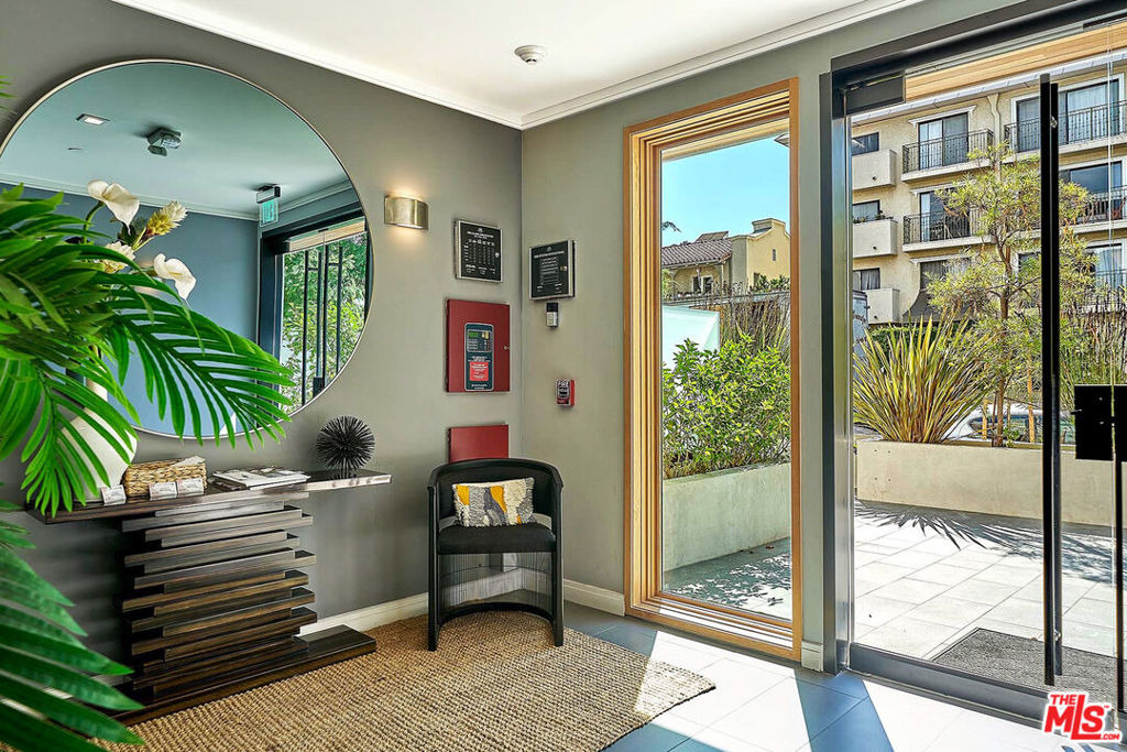 Swall Dr, Los Angeles, CA 90048