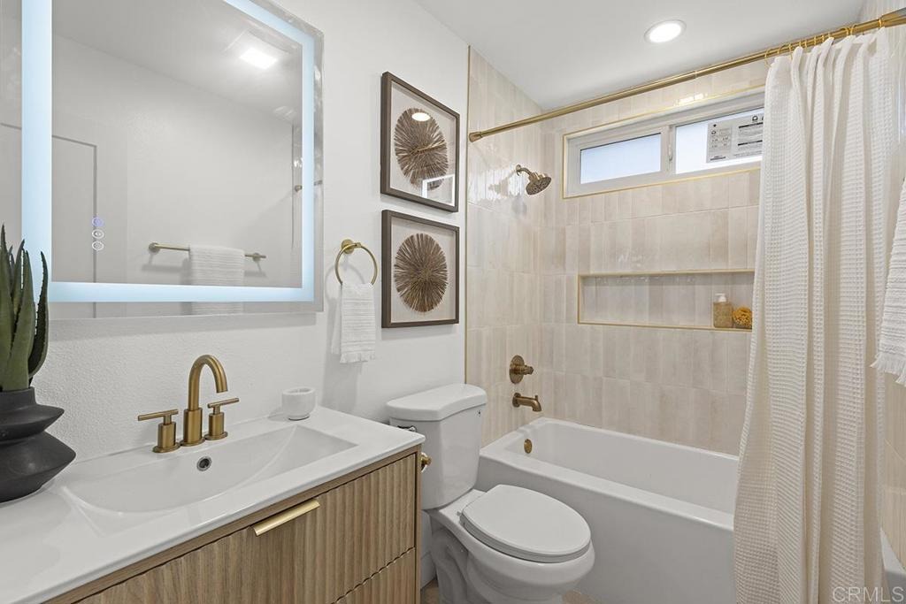 Magdalena Dr, Oceanside, CA 92057