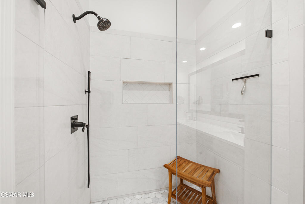 Amberton Ln, Newbury Park, CA 91320