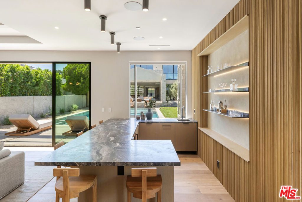Louise Ave, Encino, CA 91316