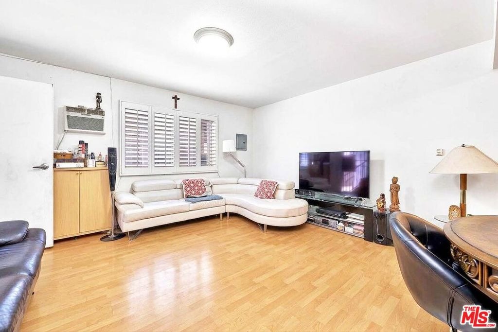 Harvard Blvd, Los Angeles, CA 90006