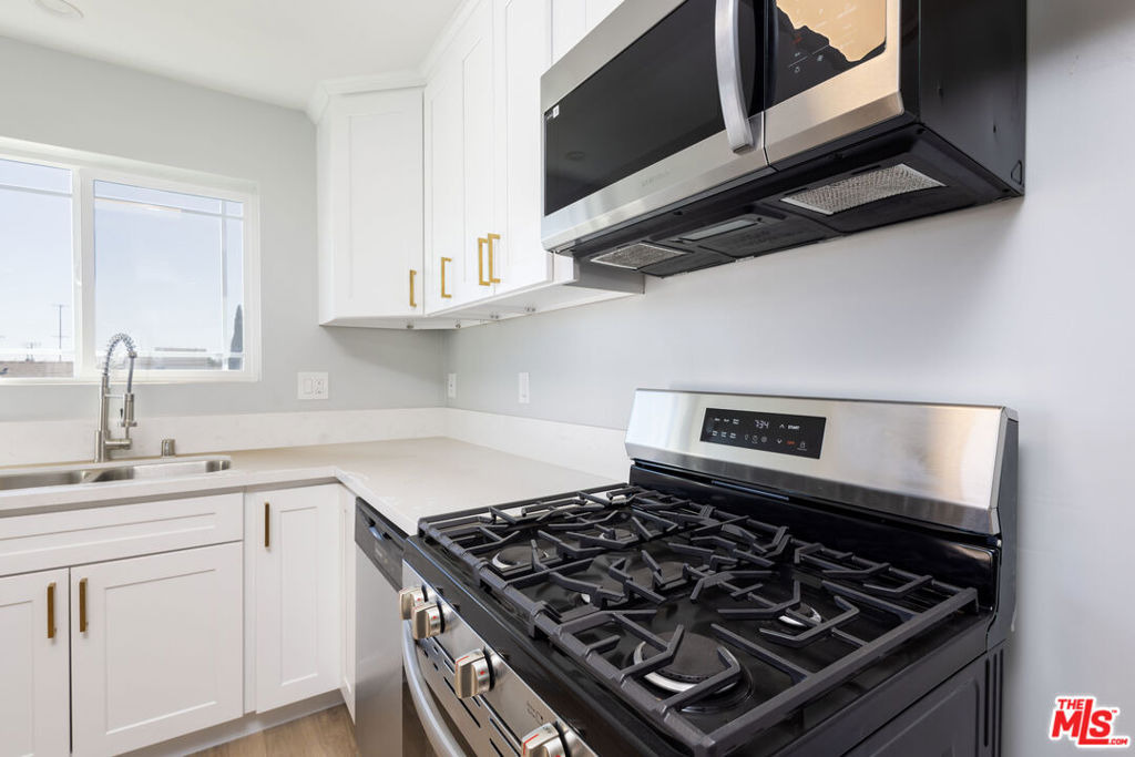 71st St, Los Angeles, CA 90043