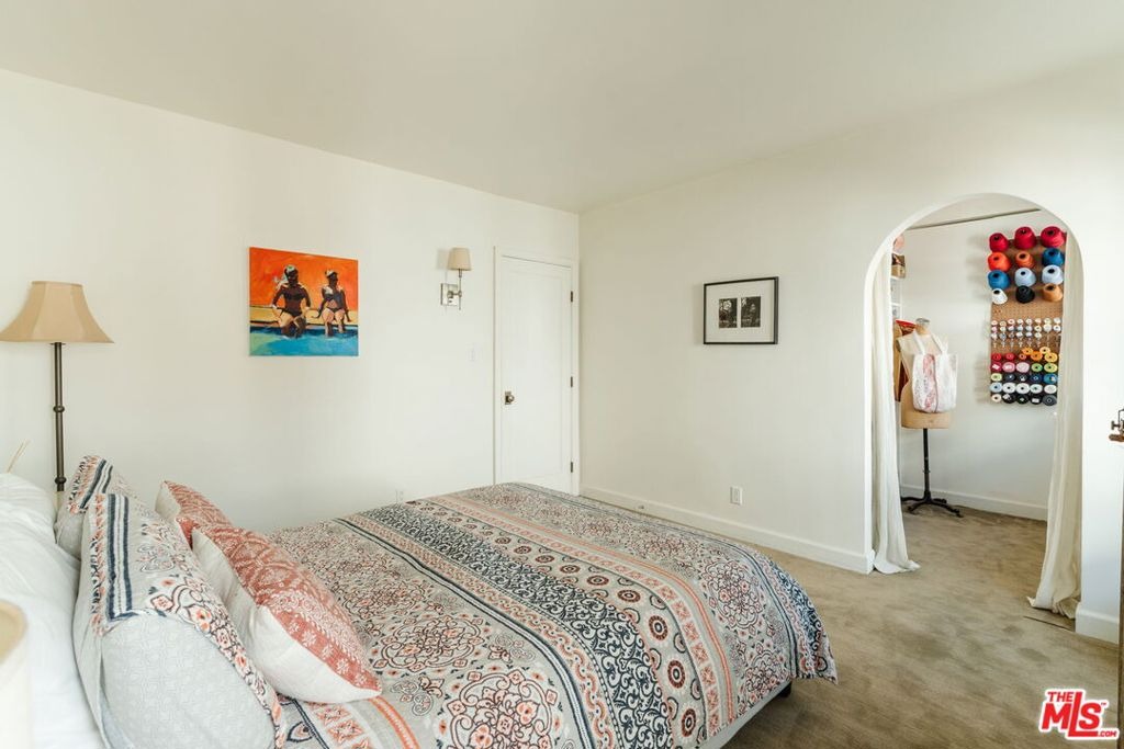 HI Point St, Los Angeles, CA 90035