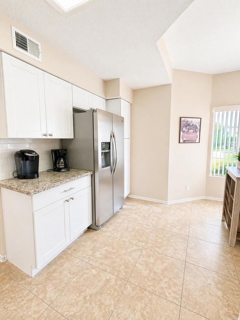 Vista Lago Cir, Palm Desert, CA 92211
