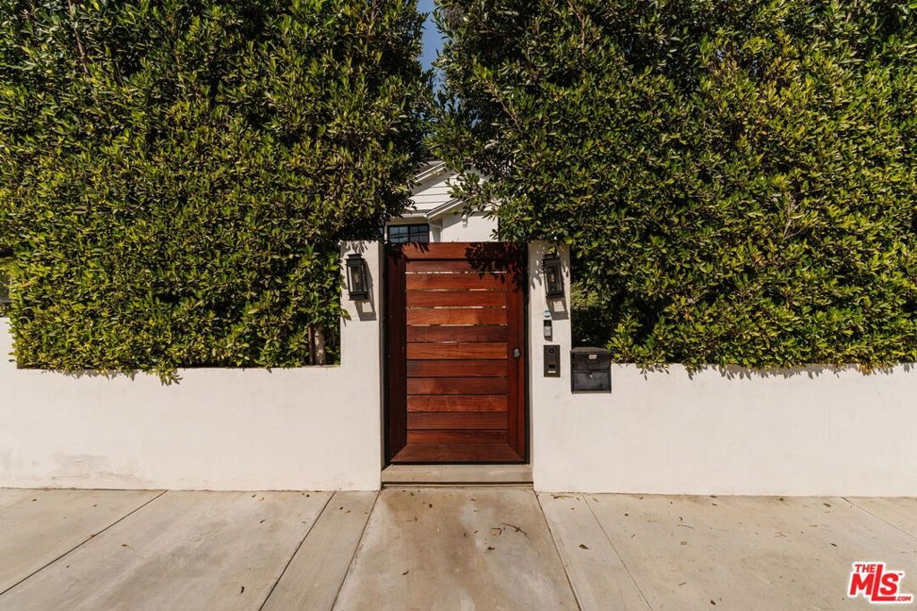Kenter Ave, Los Angeles, CA 90049