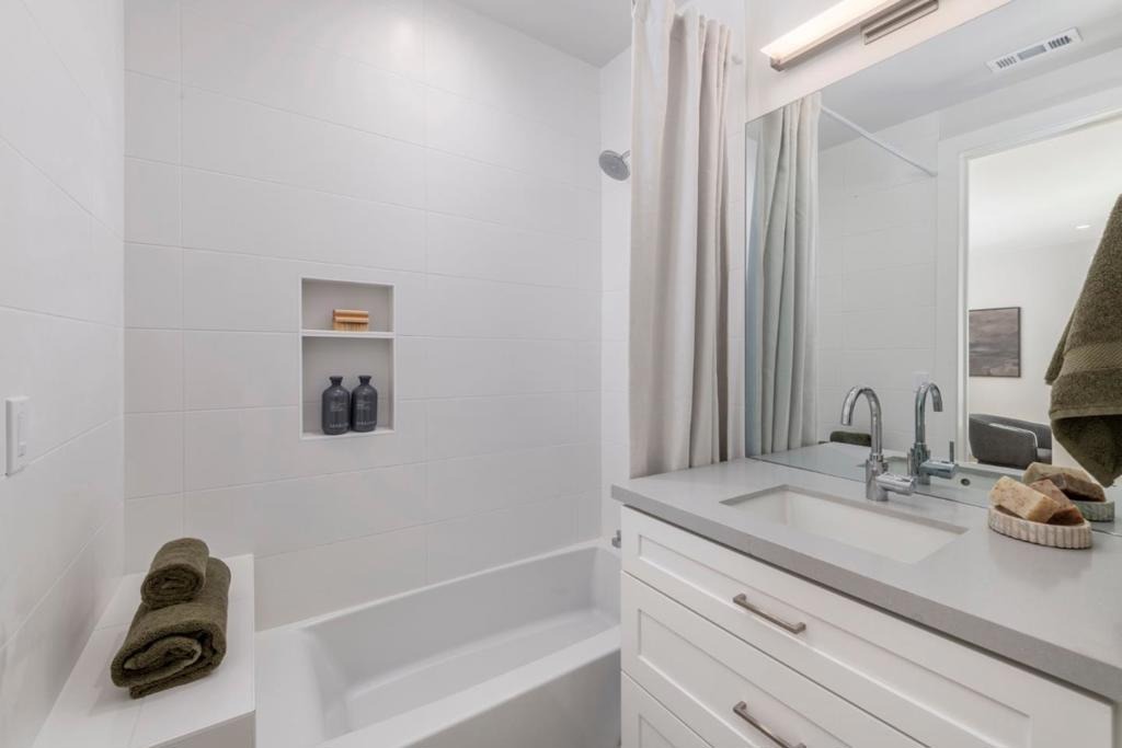 Carol Dr, San Jose, CA 95125