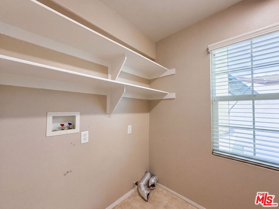 Sweetgum Ln, Canyon Country, CA 91387