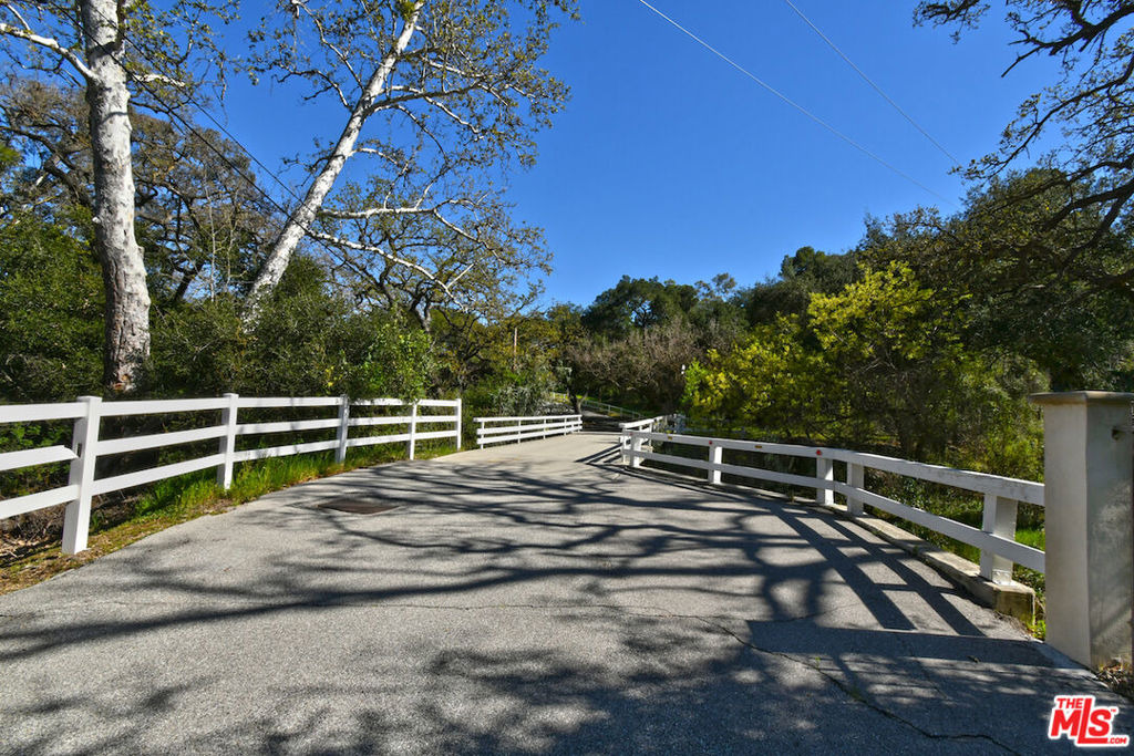 Sierra Creek Rd, Agoura Hills, CA 91301
