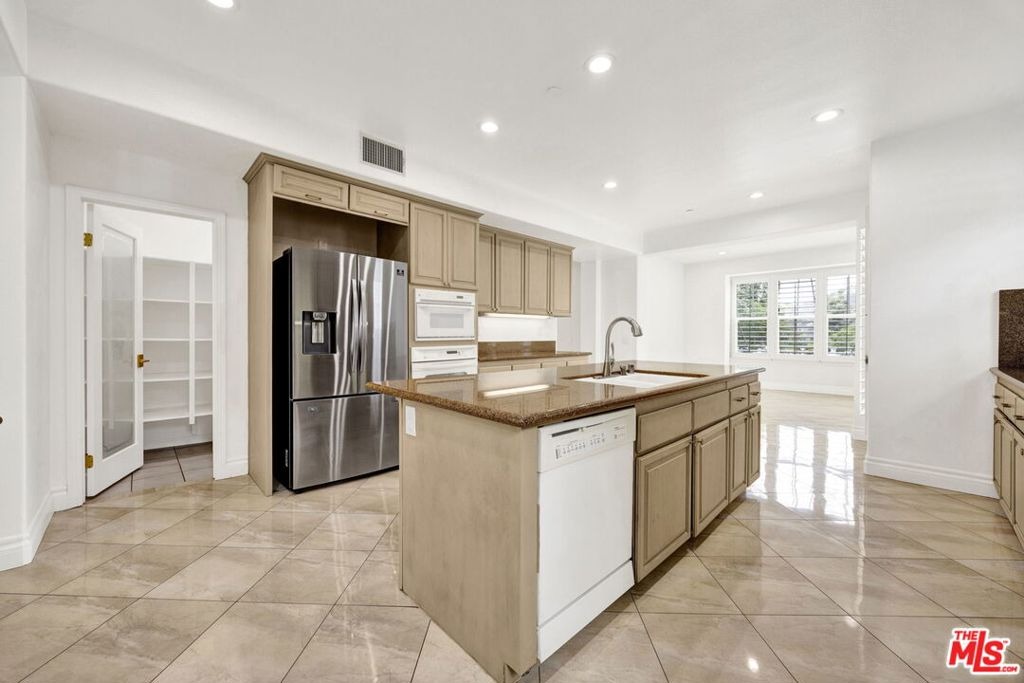 Adirondack Ln, Claremont, CA 91711