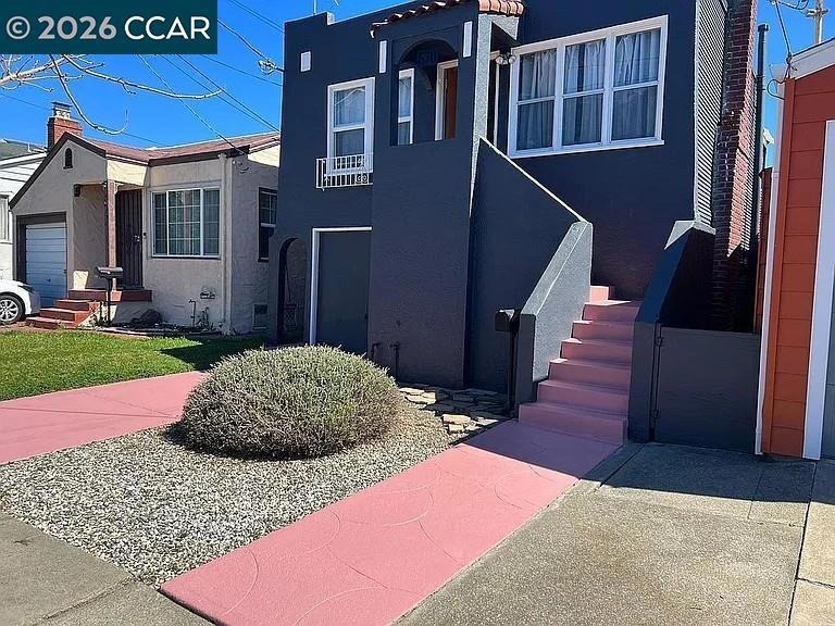 30th St, Richmond, CA 94804