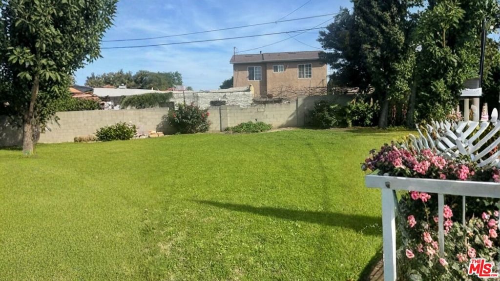 LA Salle Ave, Los Angeles, CA 90047