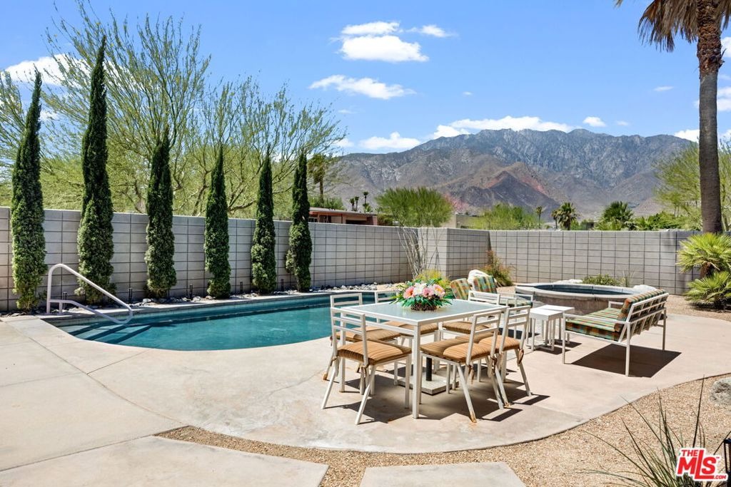 Azure Ct, Palm Springs, CA 92262