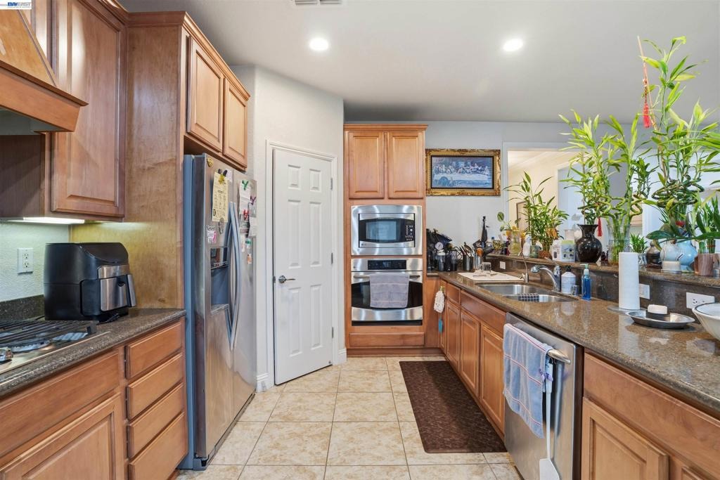 Shadow Berry Dr, Manteca, CA 95336 #1