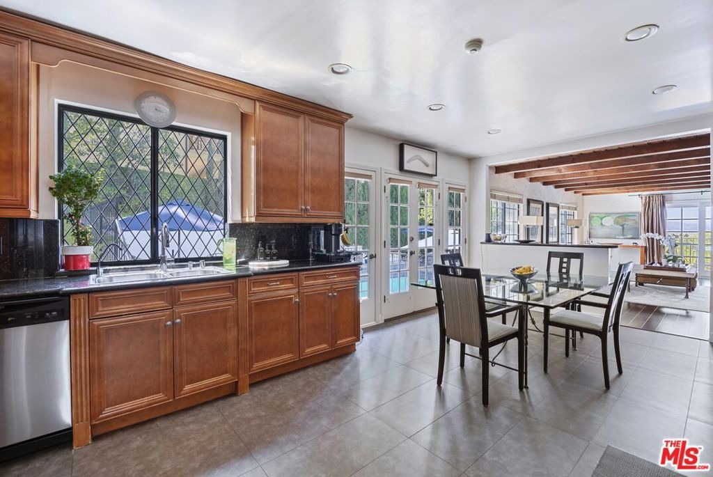 Wells Dr, Tarzana, CA 91356