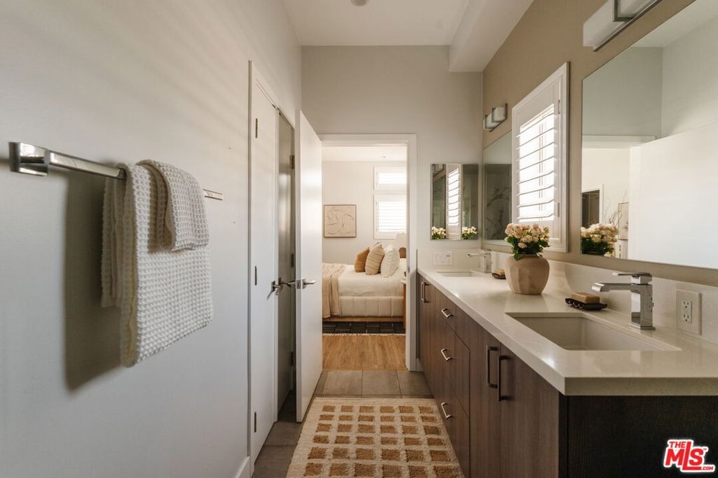 Sycamore Ave, Los Angeles, CA 90019