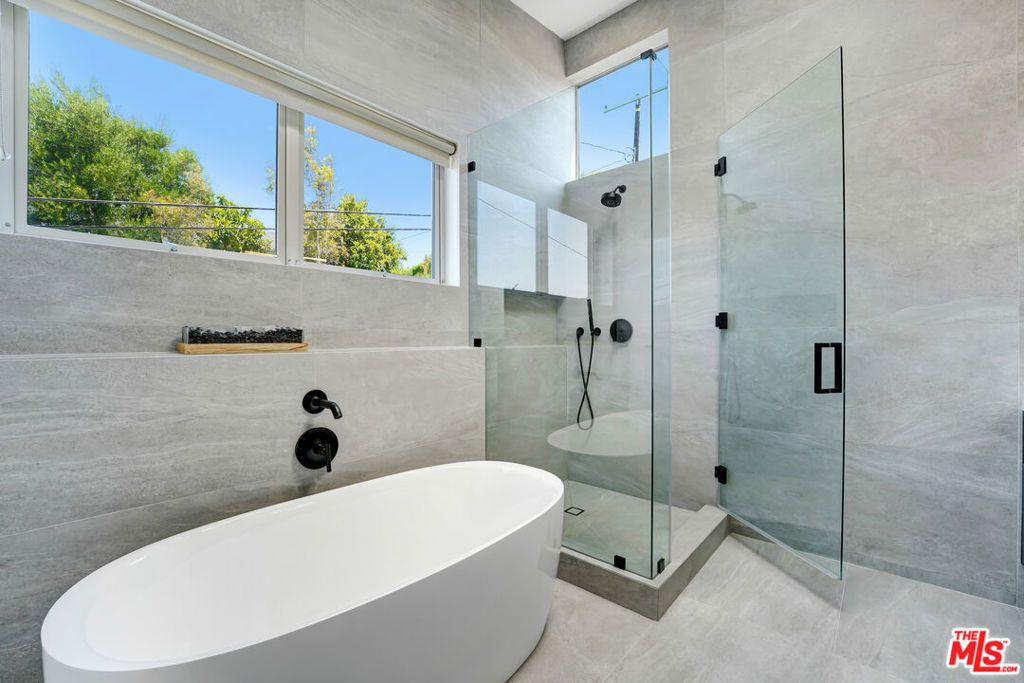Glenridge Dr, Sherman Oaks, CA 91423