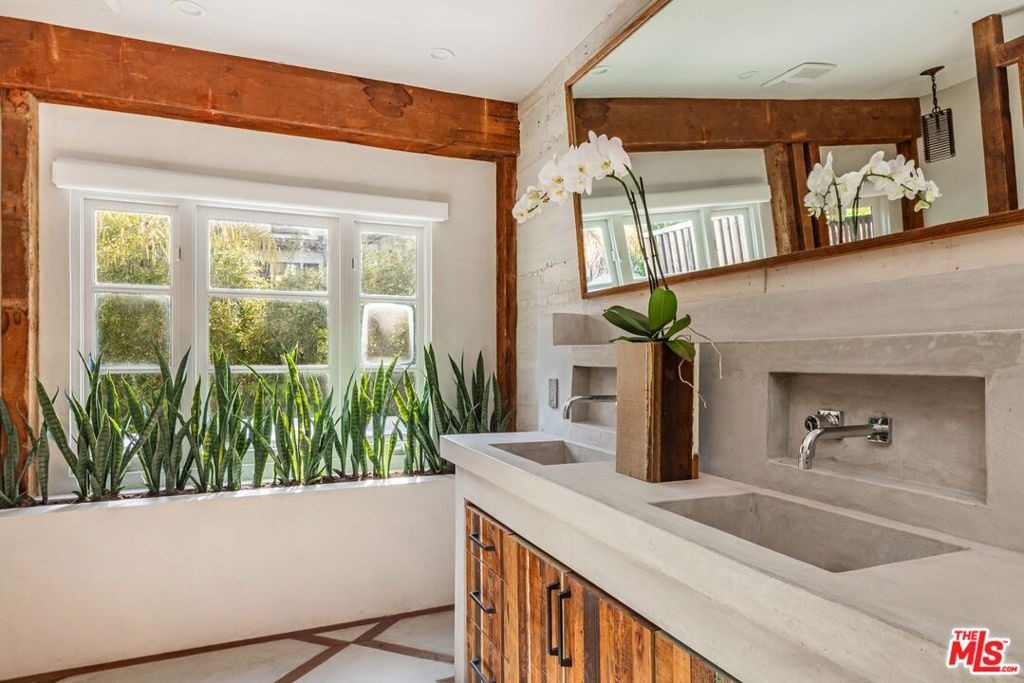 Marmont Ln, Los Angeles, CA 90069
